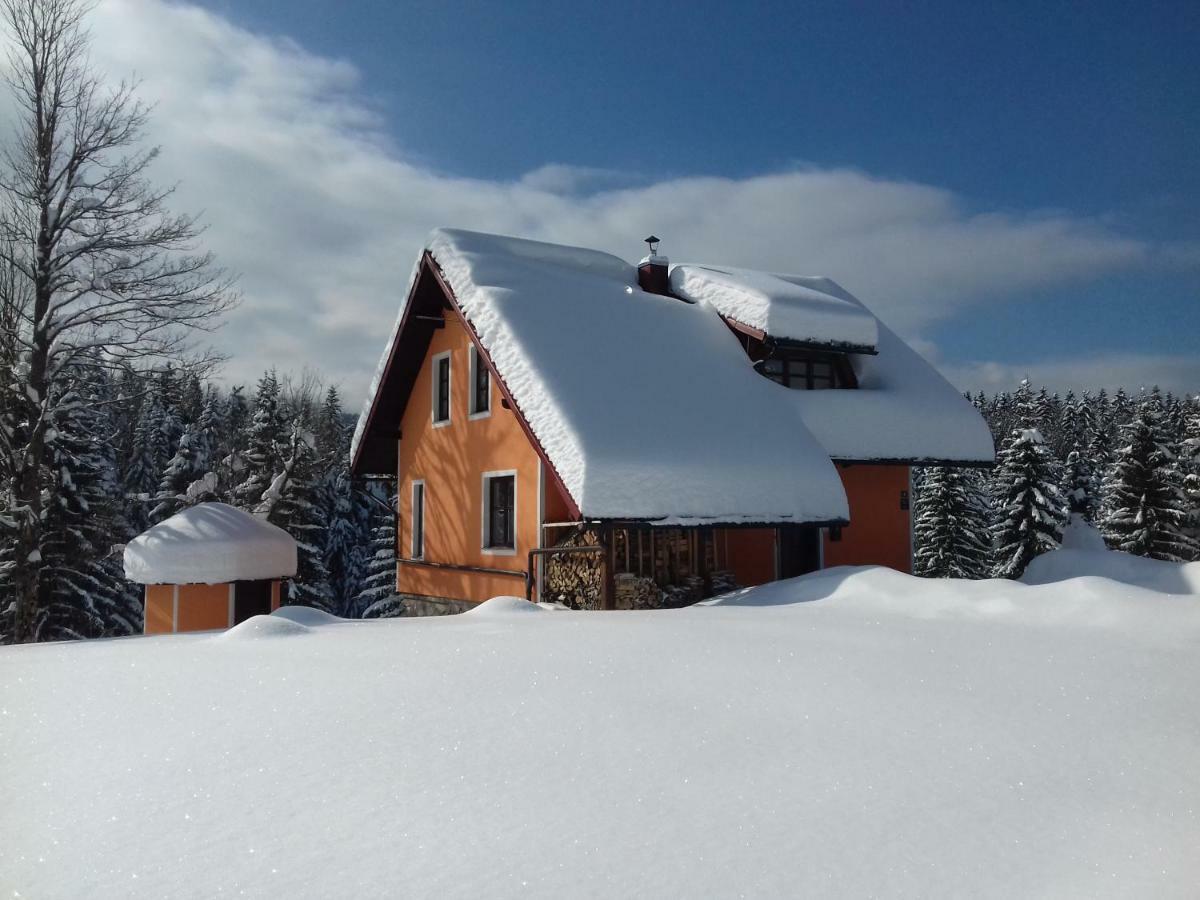 Vila Snjeguljica Goraci Luaran gambar